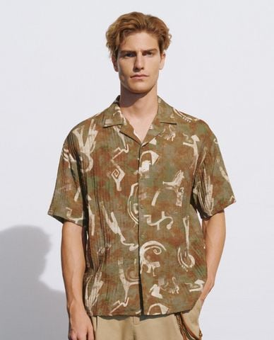  URBAN REVIVO - Áo sơ mi nam cổ bẻ tay ngắn Printed Button Up Loose 