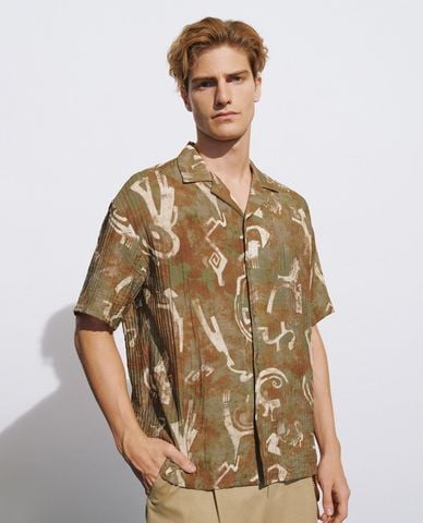  URBAN REVIVO - Áo sơ mi nam cổ bẻ tay ngắn Printed Button Up Loose 