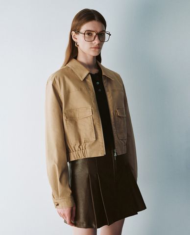  URBAN REVIVO - Áo khoác croptop nữ cổ bẻ tay dài phối zip Loose 