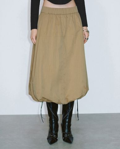  URBAN REVIVO - Chân váy chữ A midi lưng thun trẻ trung 