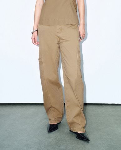  URBAN REVIVO - Quần jeans nữ ống rộng hiện đại 