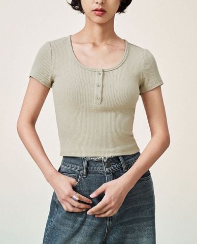  URBAN REVIVO - Áo dệt kim nữ cổ tròn tay ngắn phom croptop 