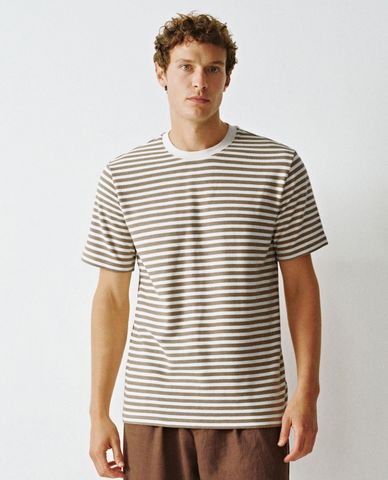  URBAN REVIVO - Áo thun nam cổ tròn tay ngắn kẻ sọc 
