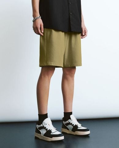  URBAN REVIVO - Quần short nam ngang gối lưng thun Drawstring Waist Knitted 