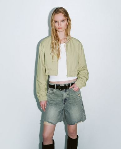  URBAN REVIVO - Áo khoác croptop nữ thời thượng 