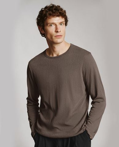  URBAN REVIVO - Áo thun nam cổ tròn tay dài trẻ trung 