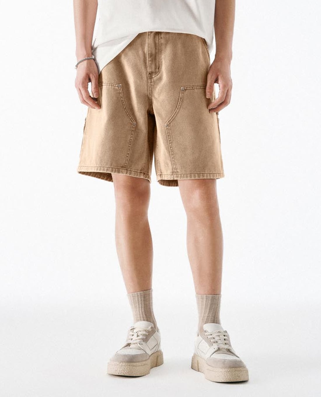 URBAN REVIVO - Quần short jeans nam năng động