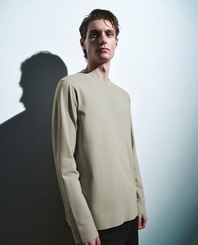  URBAN REVIVO - Áo thun nam cổ tròn tay dài trẻ trung Loose 