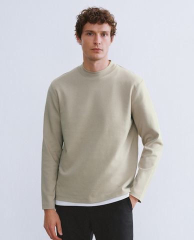  URBAN REVIVO - Áo thun nam cổ tròn tay dài trẻ trung Loose 