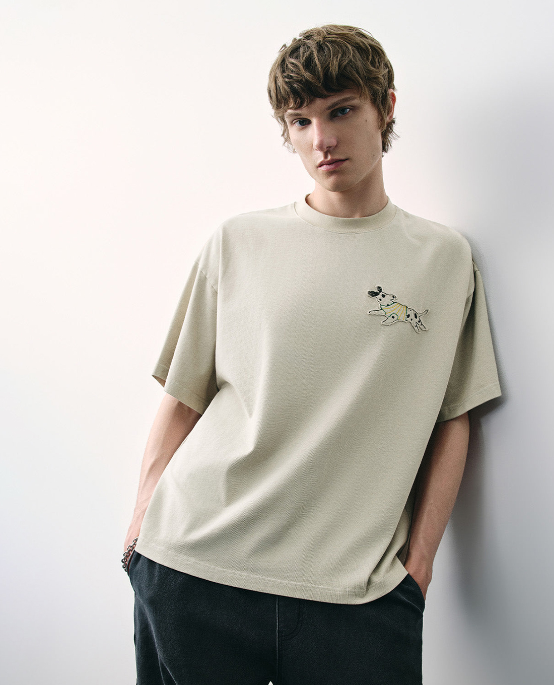 URBAN REVIVO - Áo thun nam cổ tròn tay ngắn Dog Printed