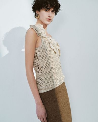  URBAN REVIVO - Áo dệt kim nữ lệch vai hiện đại 