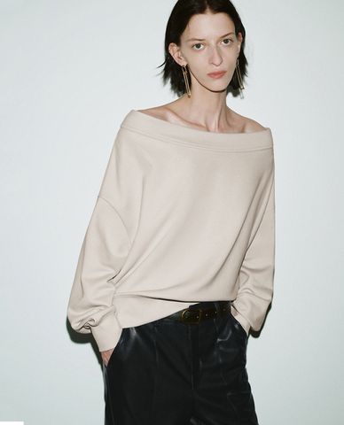  URBAN REVIVO - Áo sweatshirt nữ cổ thuyền tay dài Loose 