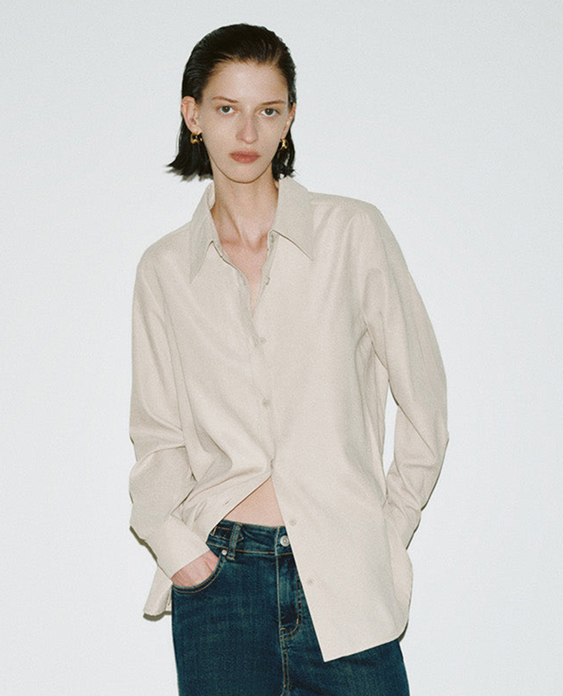 URBAN REVIVO - Áo sơ mi nữ cổ bẻ tay dài Button Up Loose