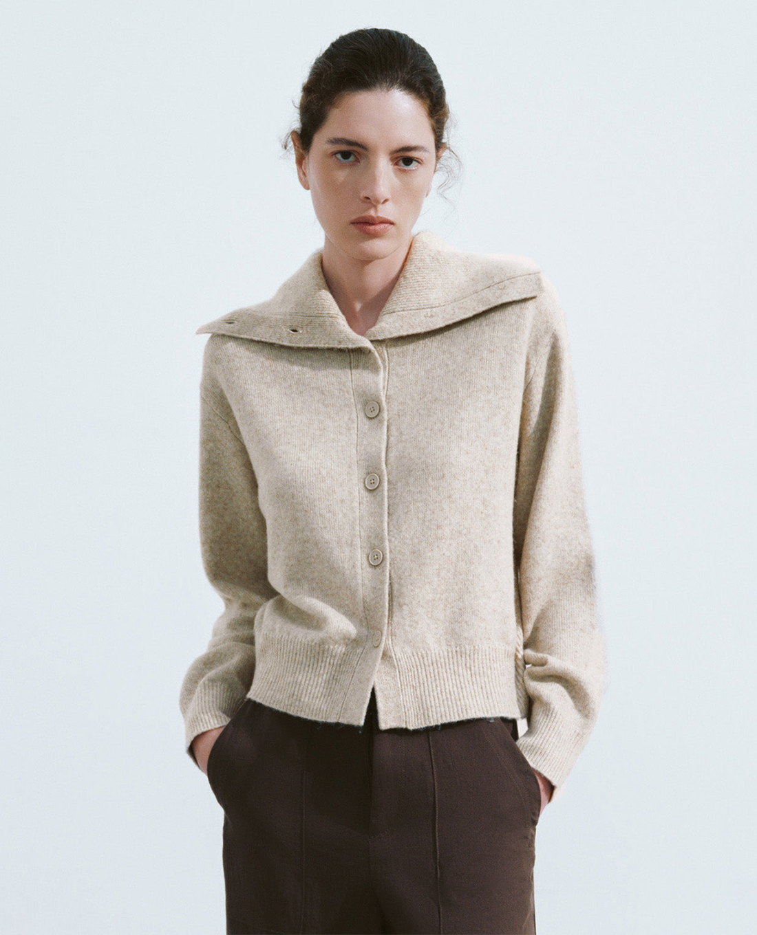 URBAN REVIVO - Áo khoác cardigan nữ phối nút Collared