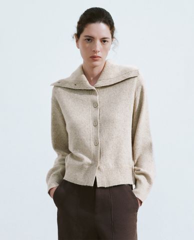  URBAN REVIVO - Áo khoác cardigan nữ phối nút Collared 