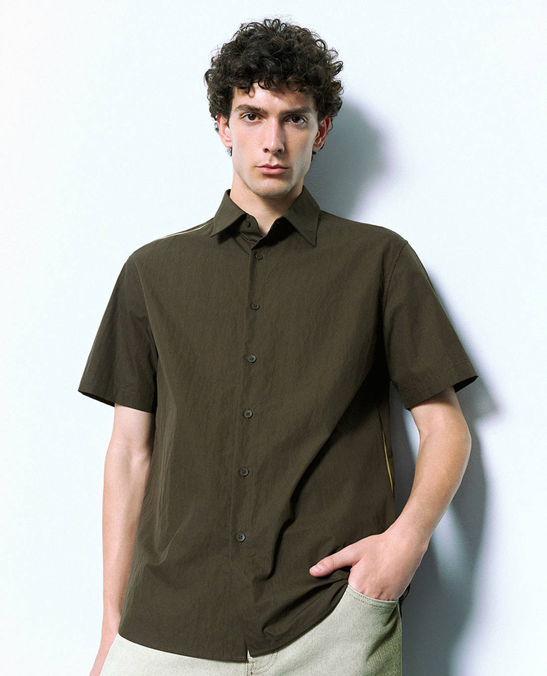URBAN REVIVO - Áo sơ mi nam cổ bẻ tay ngắn Button Up Straight