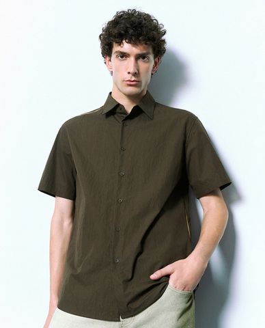  URBAN REVIVO - Áo sơ mi nam cổ bẻ tay ngắn Button Up Straight 