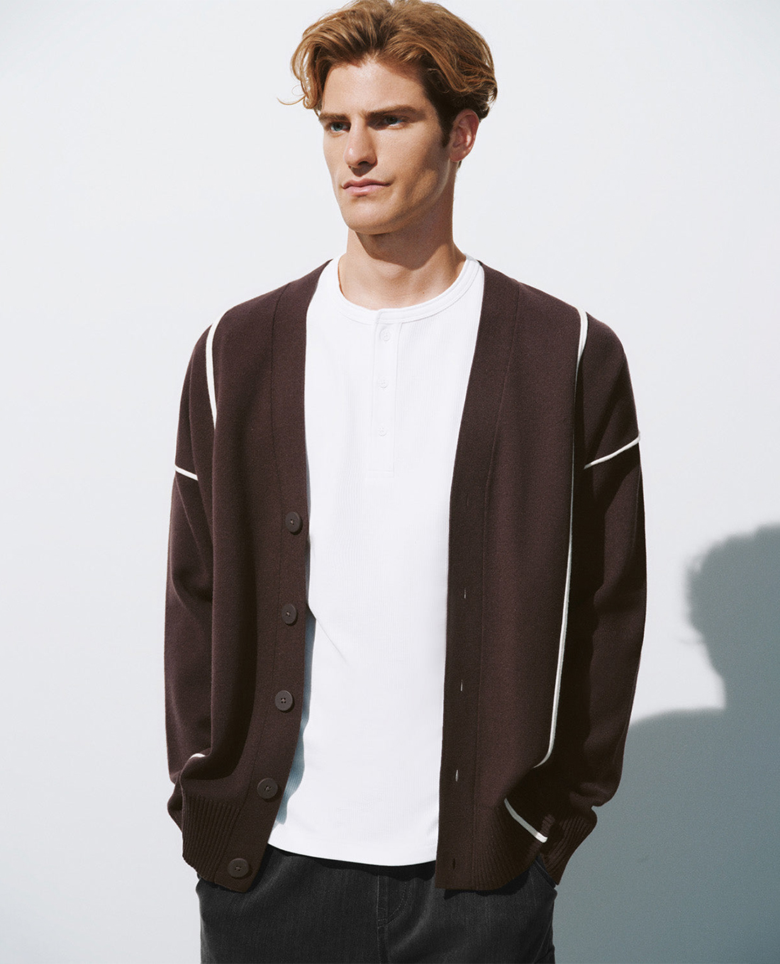 URBAN REVIVO - Áo khoác cardigan nam cổ V tay dài thời thượng