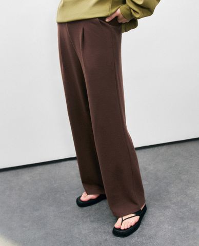  URBAN REVIVO - Quần nữ ống rộng xếp li thanh lịch 