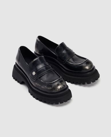  URBAN REVIVO - Giày lười nữ đế cao Distressed Vegan 