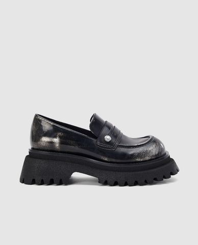  URBAN REVIVO - Giày lười nữ đế cao Distressed Vegan 