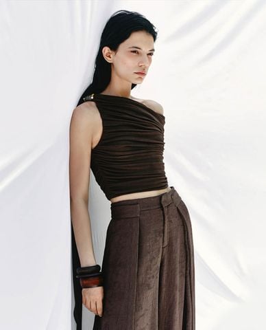  URBAN REVIVO - Áo kiểu nữ lệch vai sang trọng 