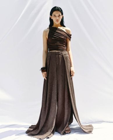  URBAN REVIVO - Áo kiểu nữ lệch vai sang trọng 