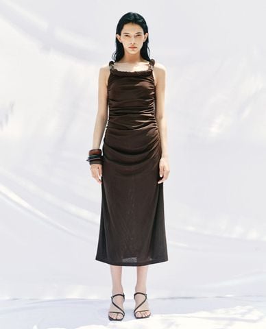  URBAN REVIVO - Đầm hai dây midi nhún thời thượng 