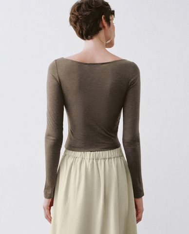  URBAN REVIVO - Áo kiểu nữ cổ thuyền tay dài phom ôm 