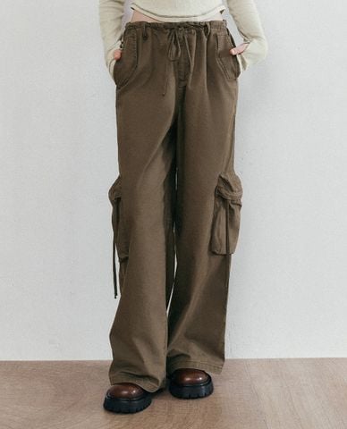  URBAN REVIVO - Quần nữ ống rộng lưng thun phối túi 