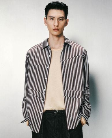  URBAN REVIVO - Áo sơ mi nam cổ bẻ tay dài phối sọc 