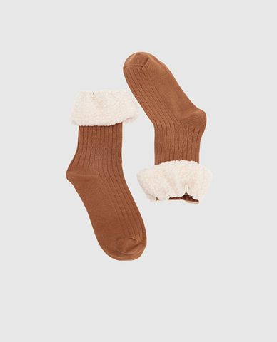  URBAN REVIVO - Vớ nữ cổ cao phối lông cá tính 