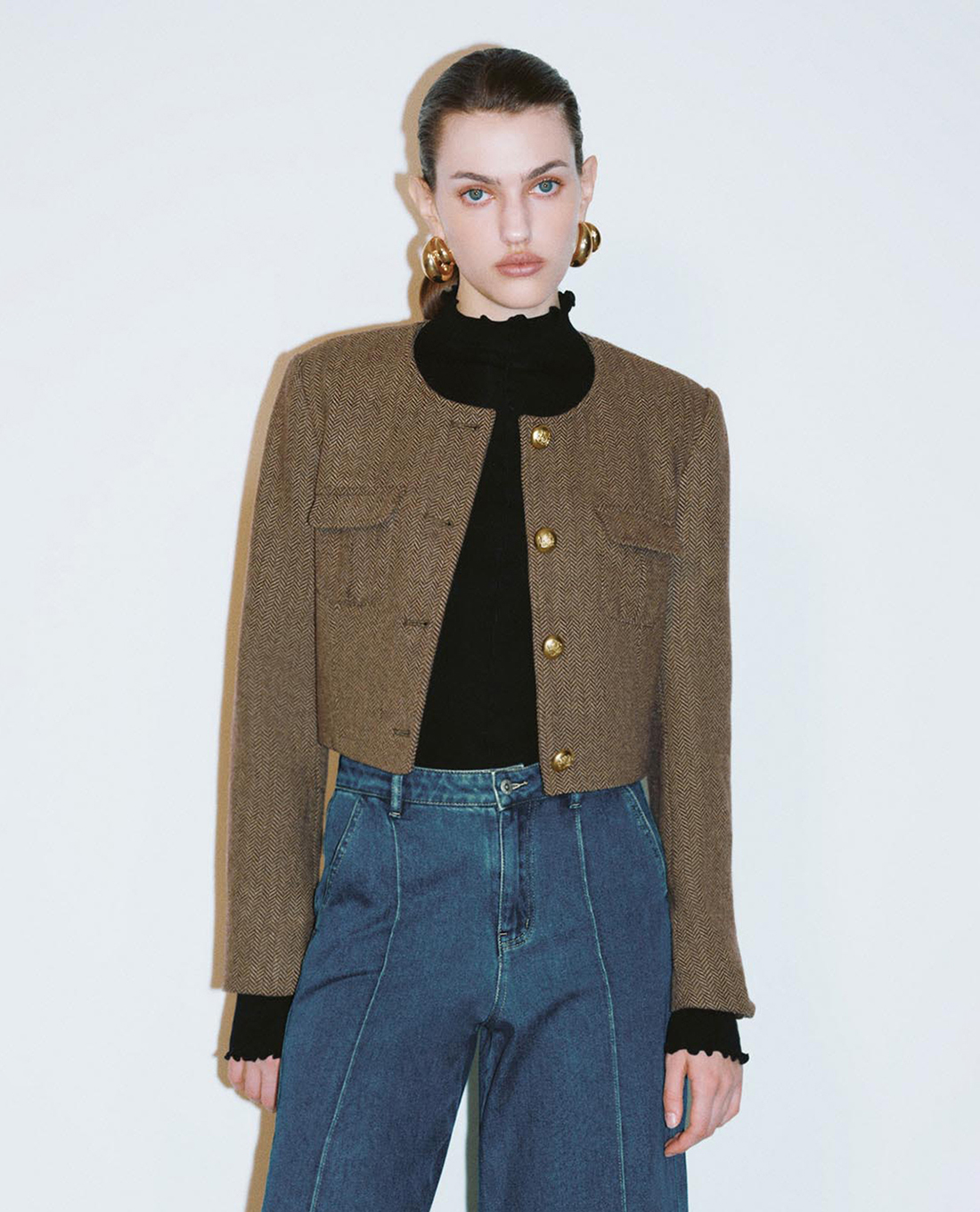 URBAN REVIVO - Áo khoác croptop nữ tay dài hiện đại