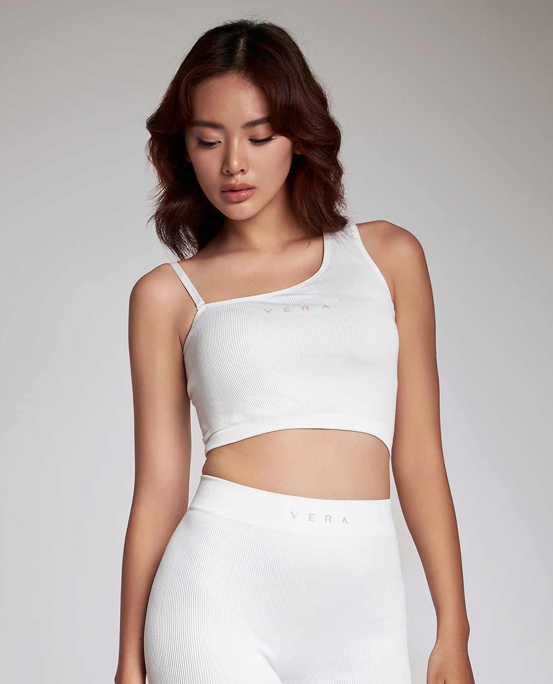 VERA BY CHIPU - Áo croptop nữ nylon spandex trơn