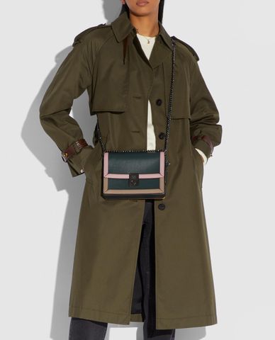  COACH - Túi đeo vai nắp gập khóa kim loại Hutton 