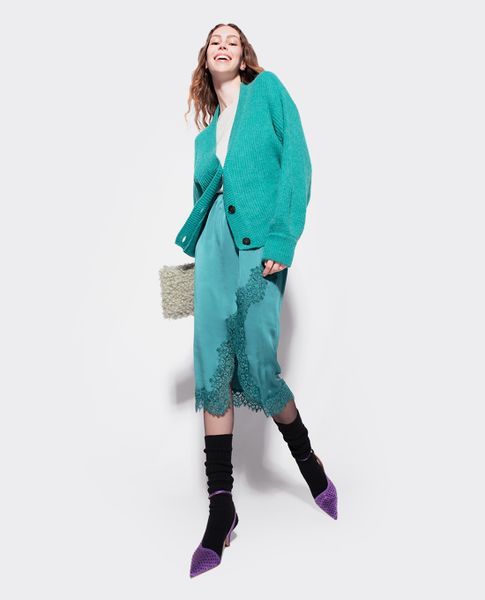 Áo sweater với sơ mi nữ