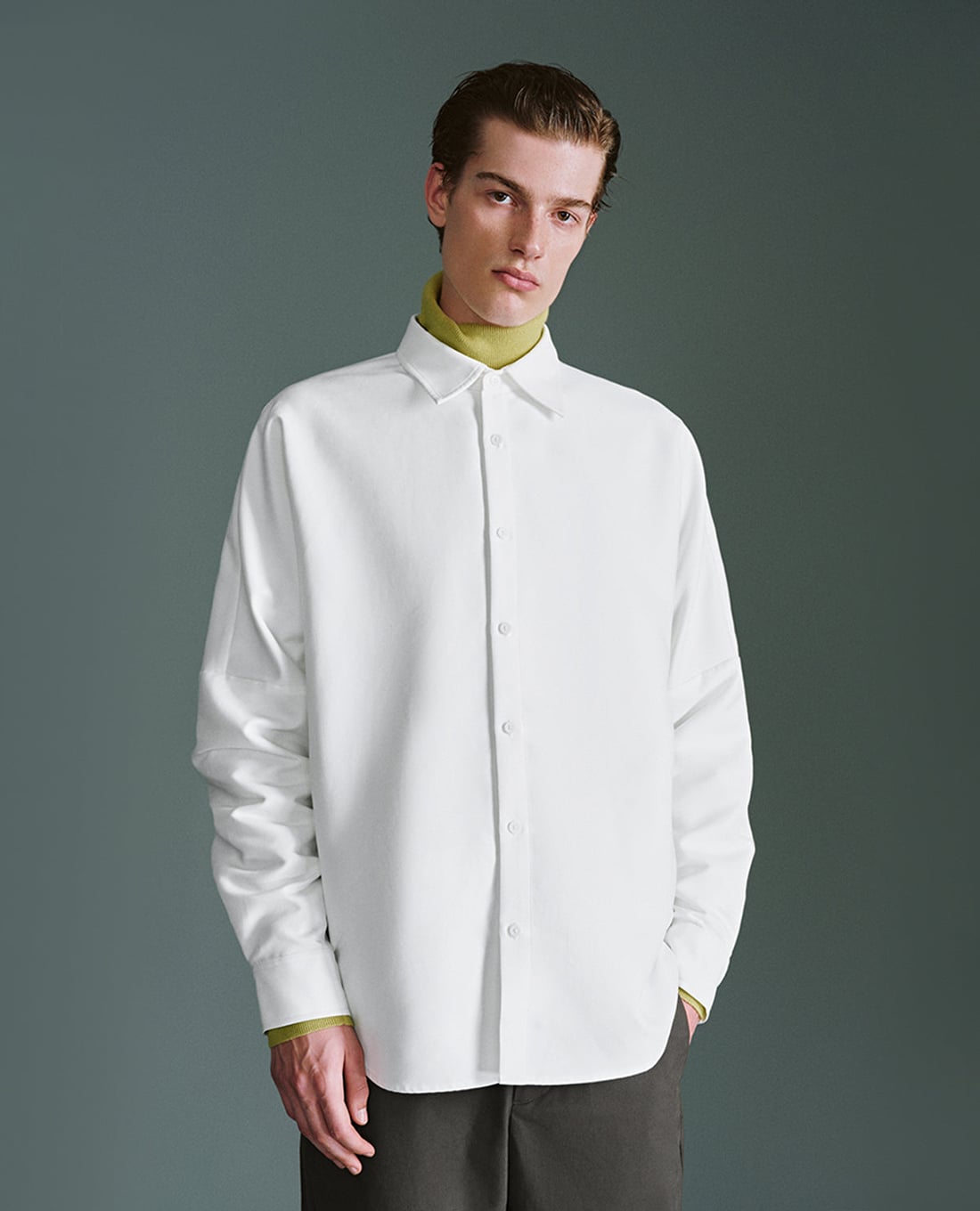 URBAN REVIVO - Áo sơ mi nam cổ bẻ tay dài hiện đại