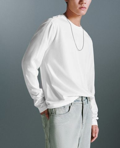  URBAN REVIVO - Áo thun nam cổ tròn tay dài trẻ trung 