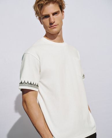  URBAN REVIVO - Áo thun nam cổ tròn tay ngắn hiện đại 