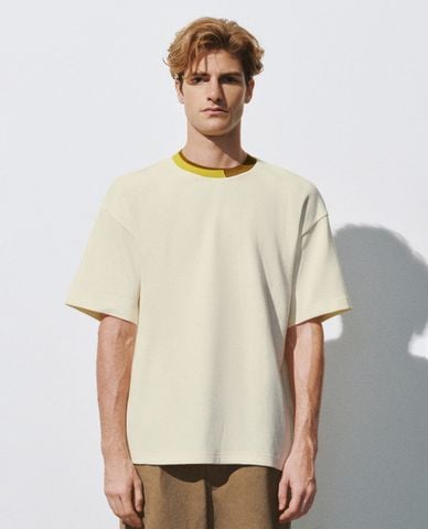  URBAN REVIVO - Áo thun nam cổ tròn bo viền hiện đại 