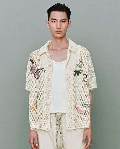  URBAN REVIVO - Áo khoác cardigan nam tay ngắn thêu hoa 