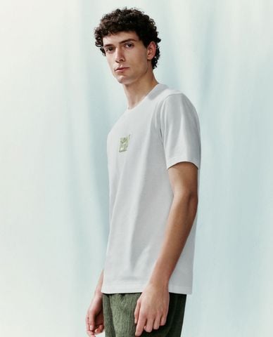  URBAN REVIVO - Áo thun nam cổ tròn tay ngắn Printed Straight 