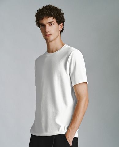  URBAN REVIVO - Áo thun nam cổ tròn tay ngắn năng động Straight 