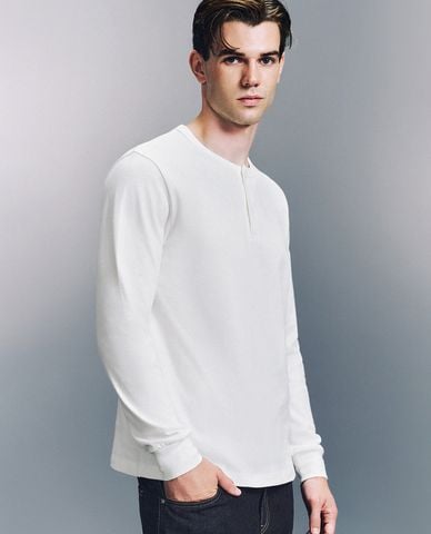  URBAN REVIVO - Áo thun nam cổ tròn tay dài Straight 