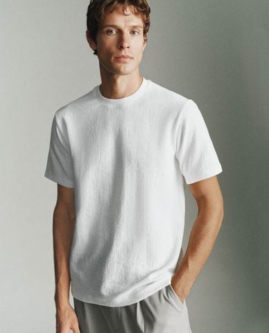  URBAN REVIVO - Áo thun nam cổ tròn tay ngắn Textured 