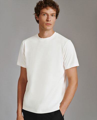  URBAN REVIVO - Áo thun nam cổ tròn tay ngắn trẻ trung Straight 