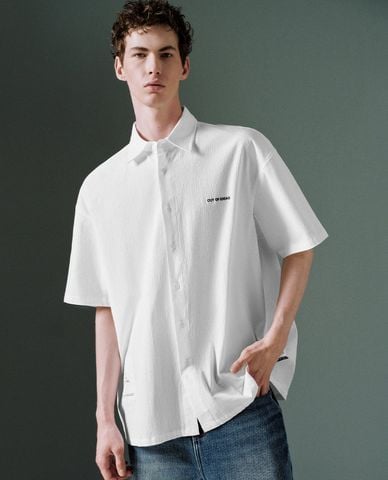  URBAN REVIVO - Áo sơ mi nam cổ bẻ tay ngắn 