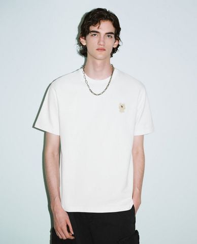  URBAN REVIVO - Áo thun nam cổ tròn tay ngắn phối hình in 