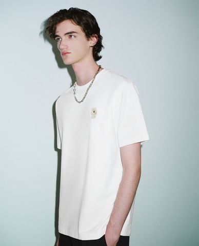  URBAN REVIVO - Áo thun nam cổ tròn tay ngắn phối hình in 