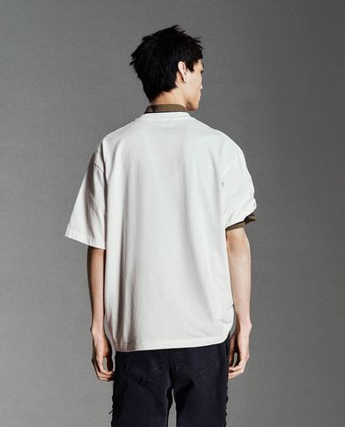  URBAN REVIVO - Áo thun nam cổ tròn in hình nổi bật 